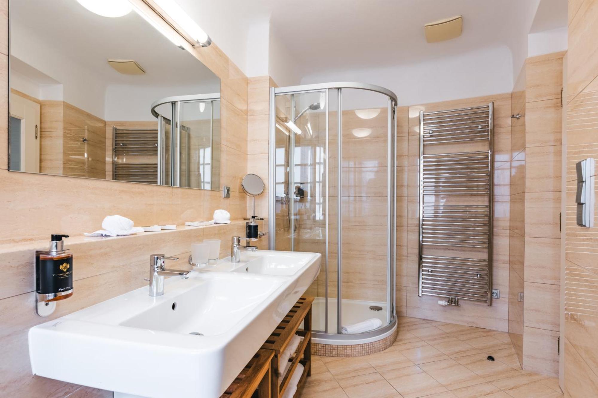 Hotel Latran Český Krumlov المظهر الخارجي الصورة