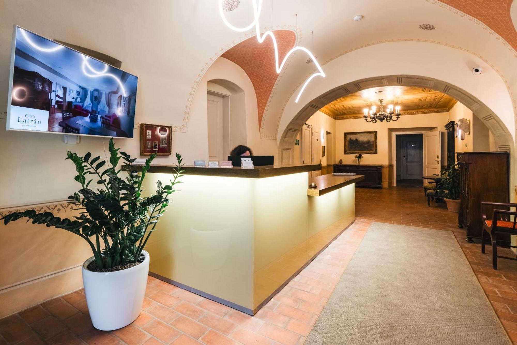 Hotel Latran Český Krumlov المظهر الخارجي الصورة