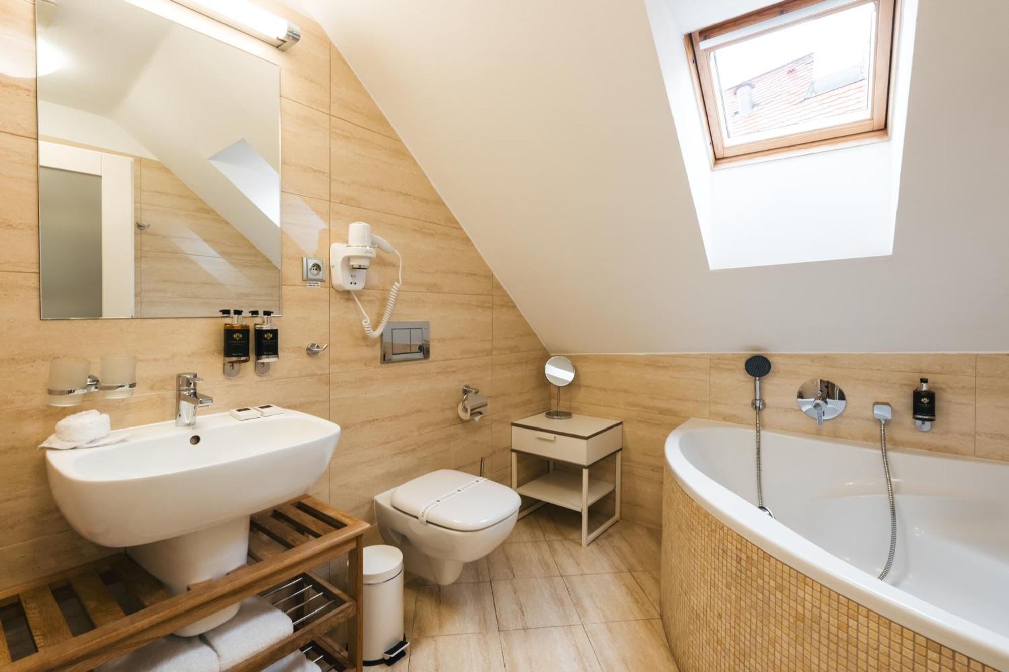 Hotel Latran Český Krumlov المظهر الخارجي الصورة